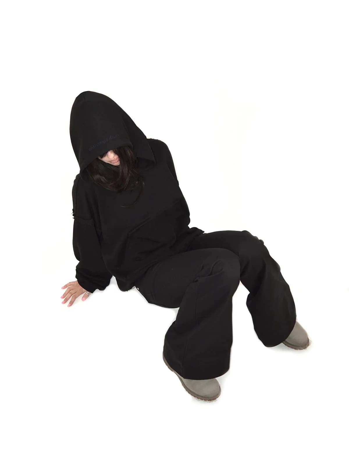BASIC BLACK HOODIE — ракурс 3